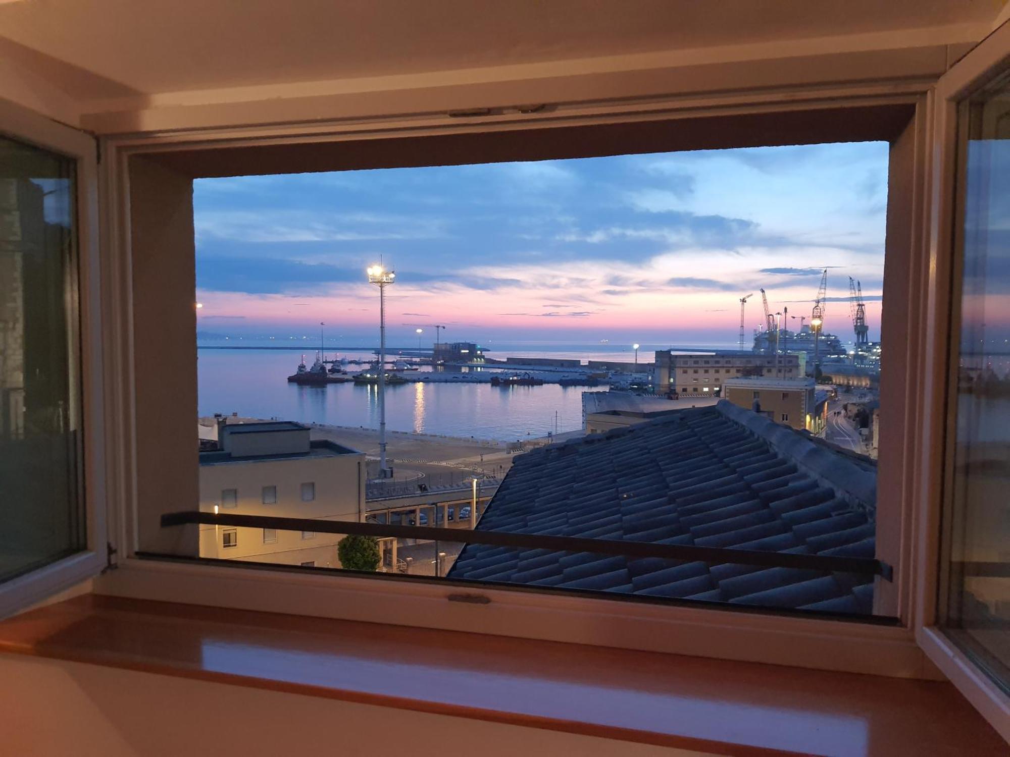La Finestra Sul Porto Apartment อังโกนา ภายนอก รูปภาพ